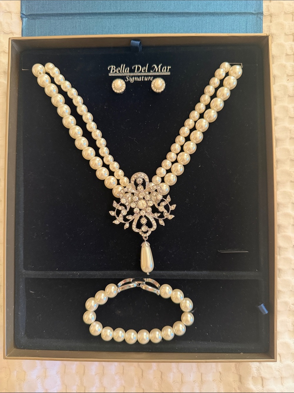 Ivory Faux Pearl Necklace Set with Crystal Pendant